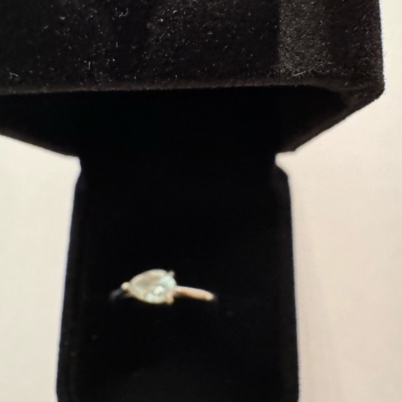 East West Trellis 1.08 carat simulated diamond ring. Size 9 - Picture 3 of 13